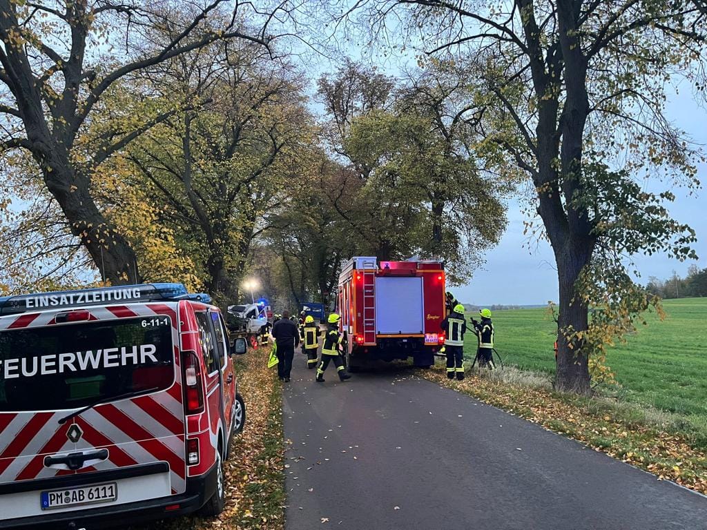 LKW Unfall zwischen Hohenferchesar und Brielow - Feuerwehr Übung