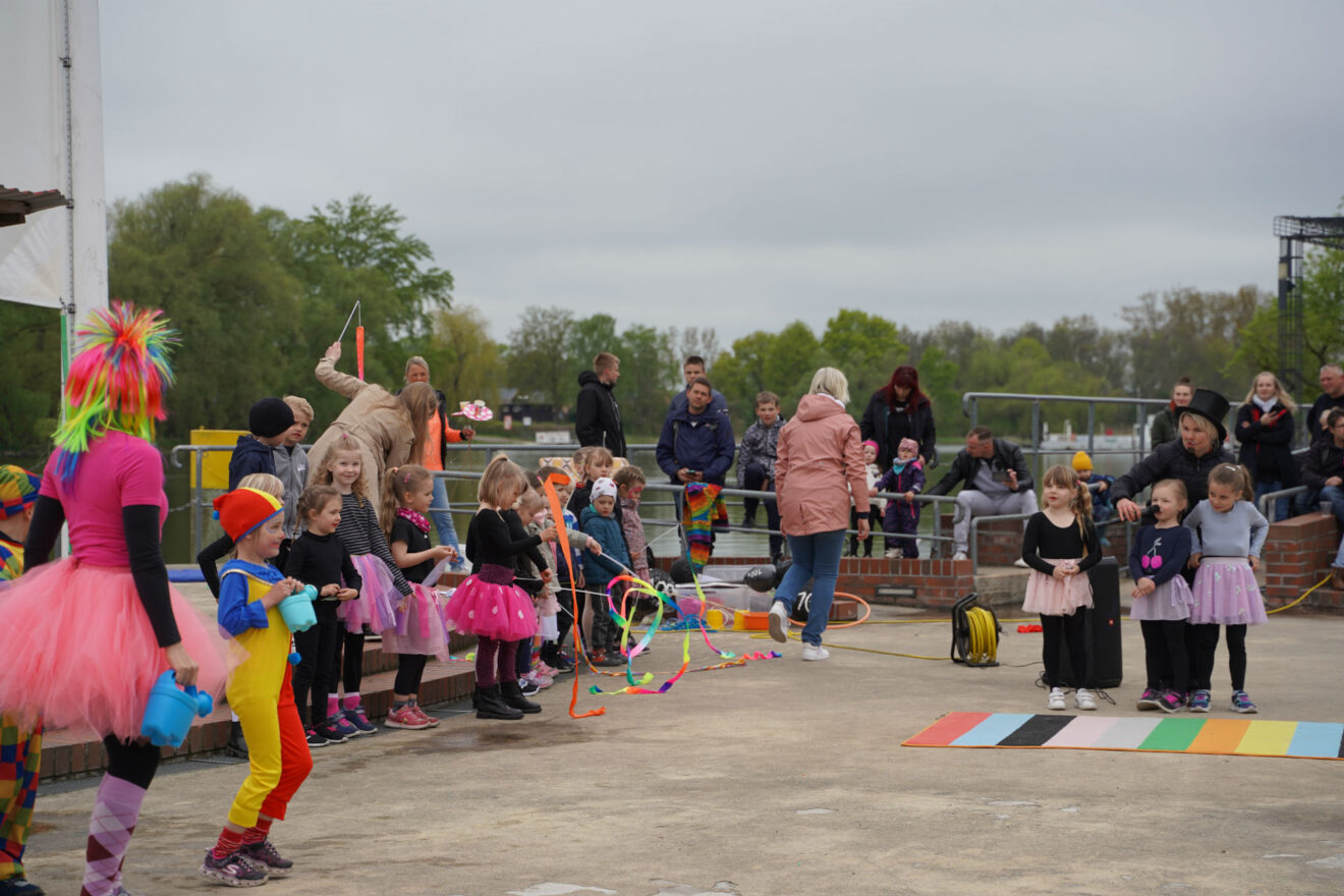 Frühlingsfest in Pritzerbe lockt Besucher mit abwechslungsreichem Programm und Regionalmarkt